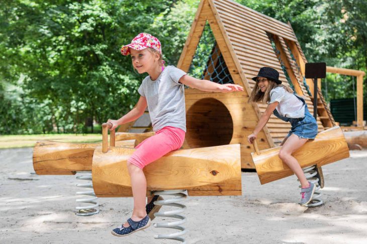 playground infantil em área de lazer em sítio simples